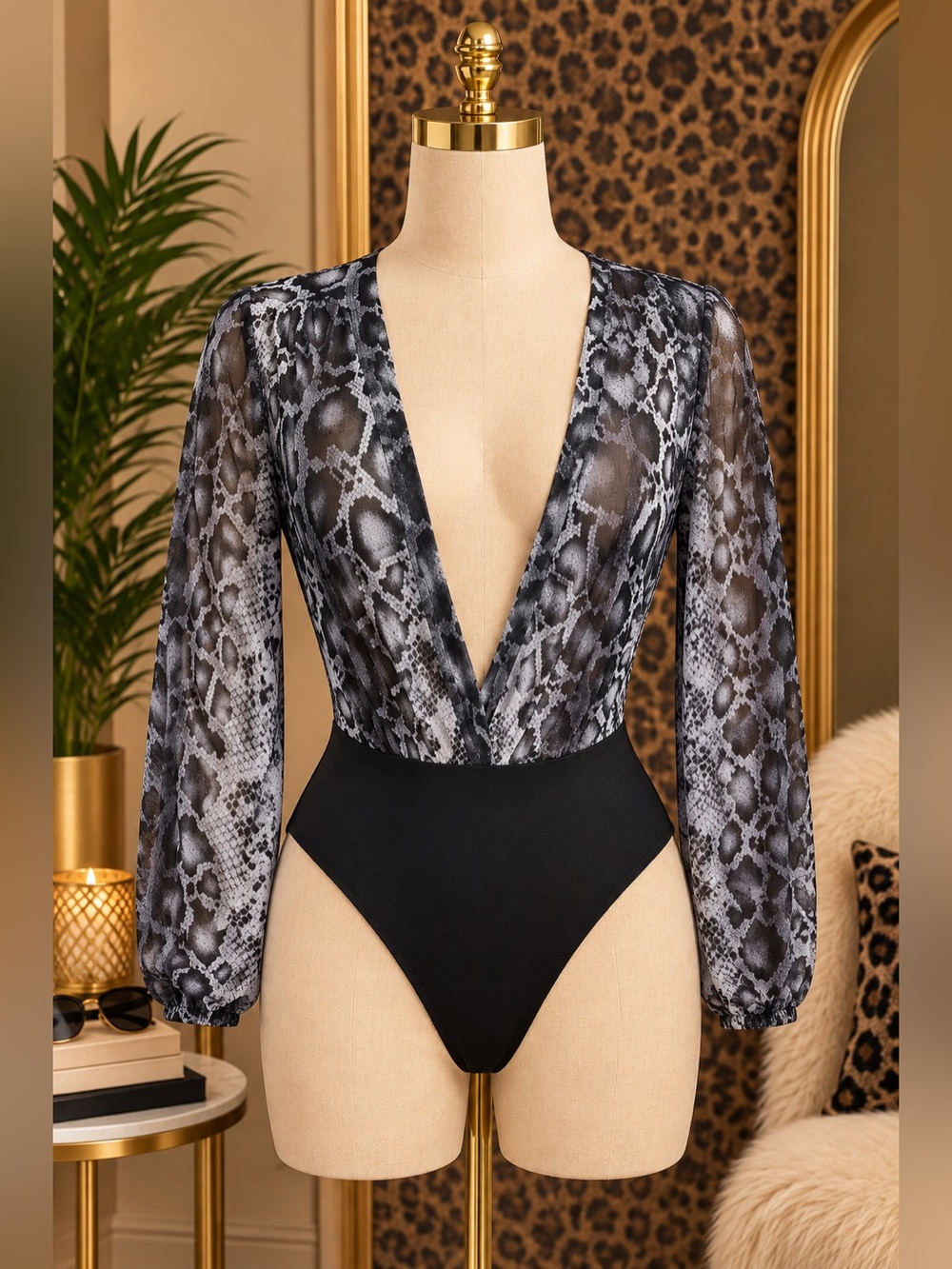 🖤 Gorgeous Fashion Nova Snakeskin Plunge Bodysuit Size Small 🖤